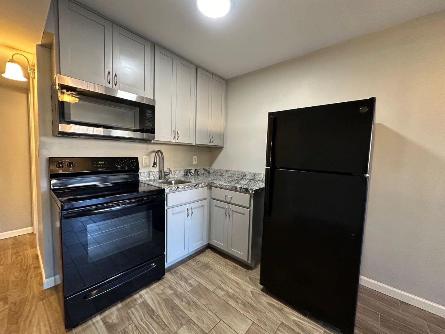 Phoenix Apartment: 9647 N 10th Ave