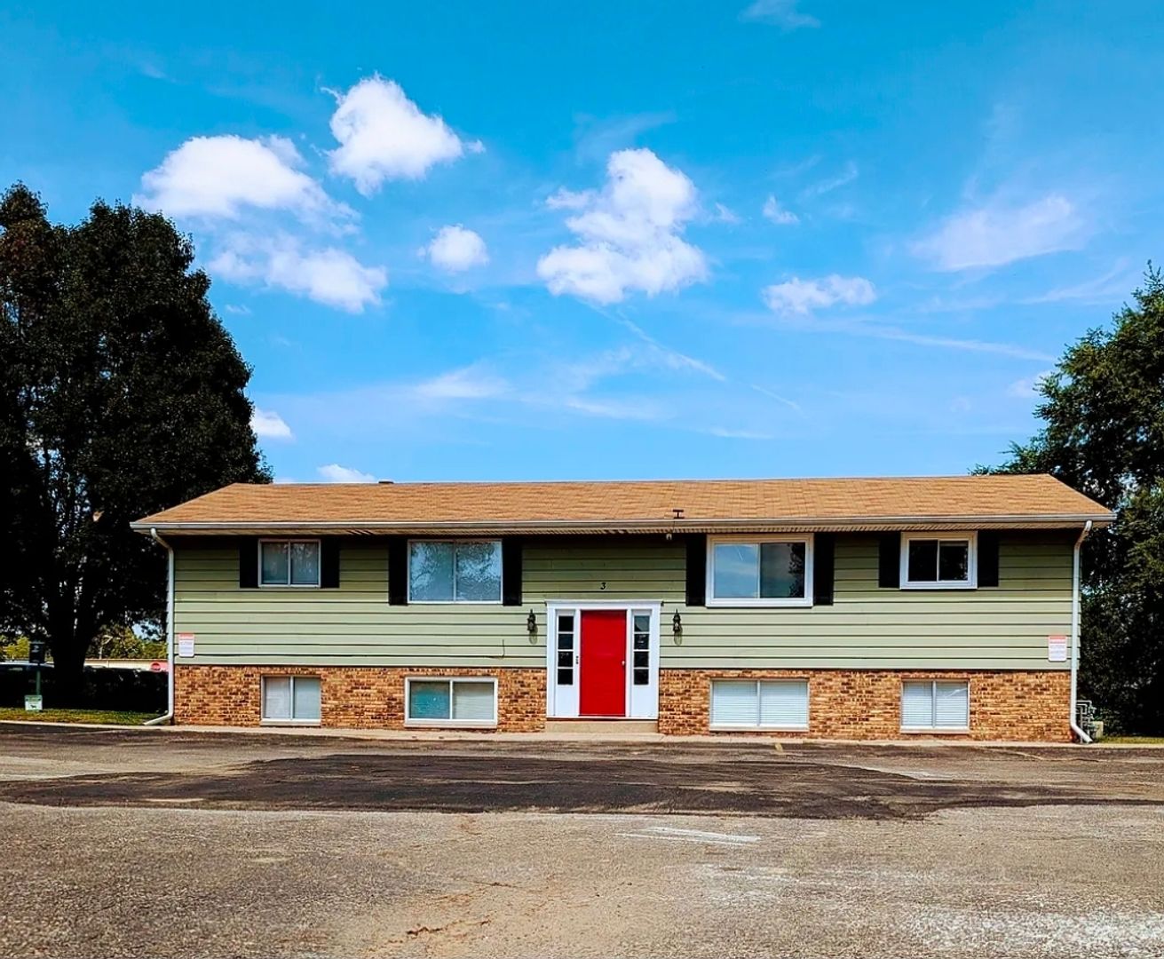 Chillicothe Apartment: 227 W Elm St