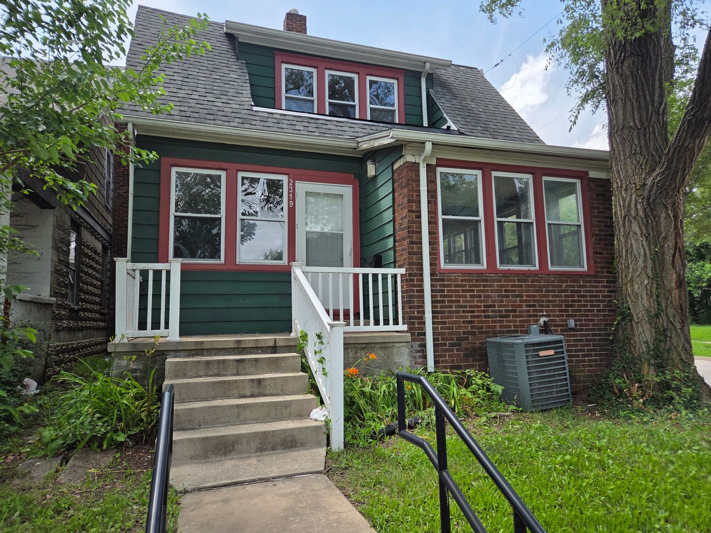 Peoria House: 2319 N Sheridan Rd