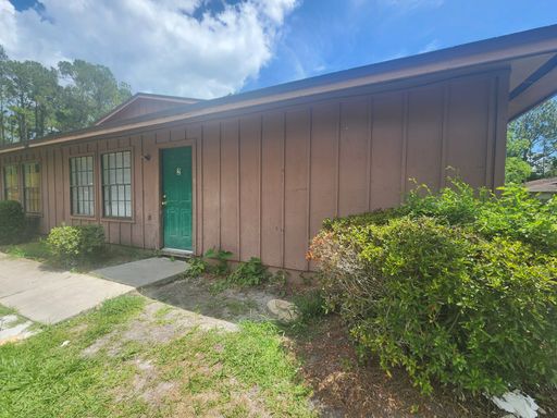 Pineridge 2 br, 1 bath apartment – photo 1