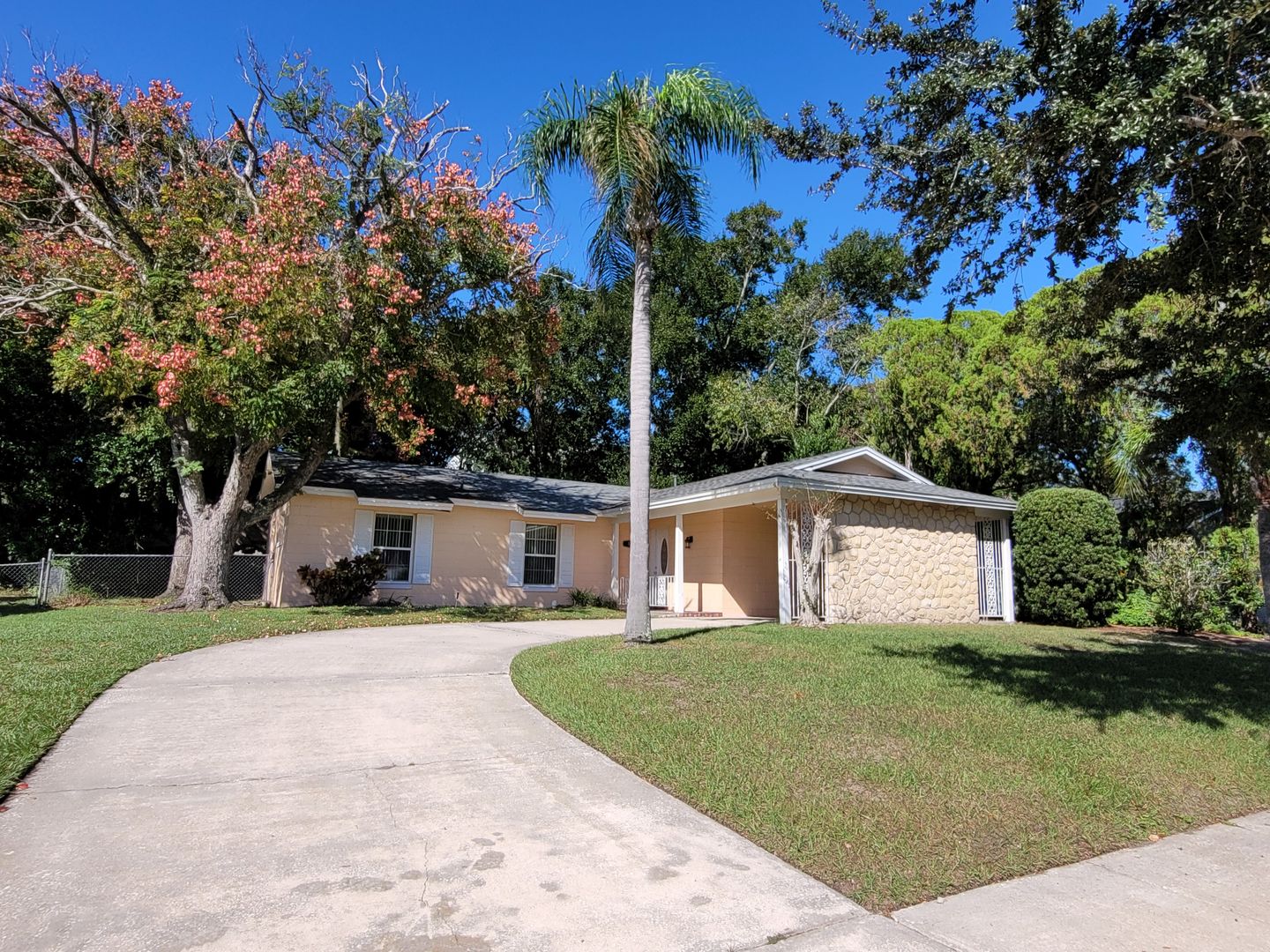 Casselberry House: 10 Winding Ridge Rd.
