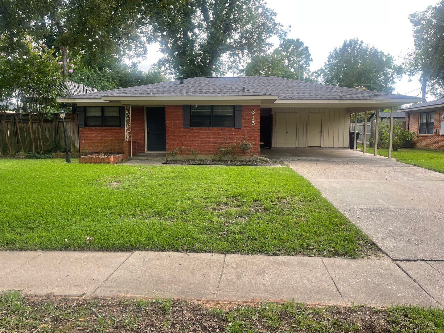 Shreveport House: 315 E Southfield Road