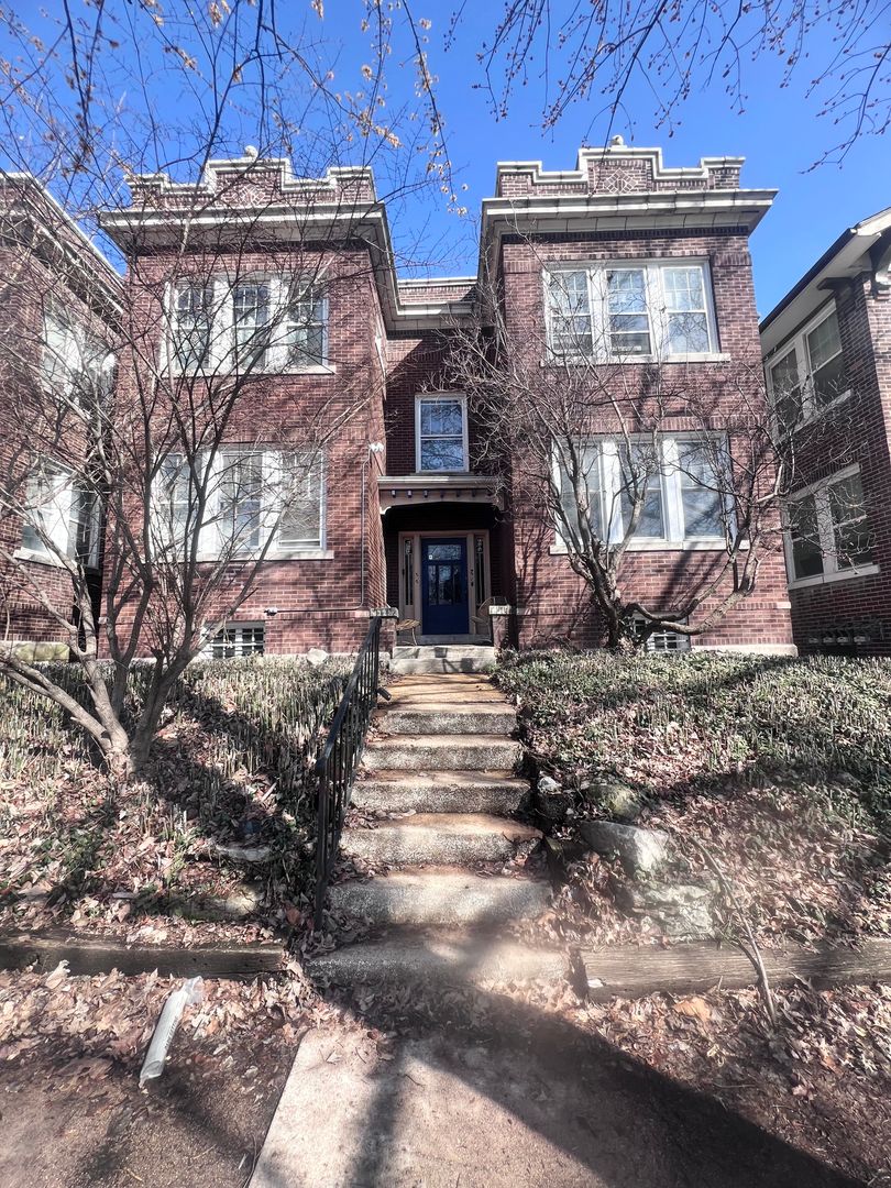 St. Louis Apartment: 4219-4221 Botanical Ave.