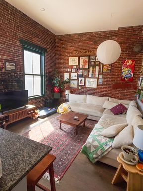 1BR Historic Unit - Exposed Brick - PARKING INCLUDED - Newly Updated! – photo 1
