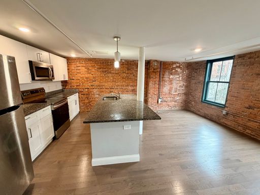 Renovated 1BR Unit with Upscale Finishes and Parking! – photo 1