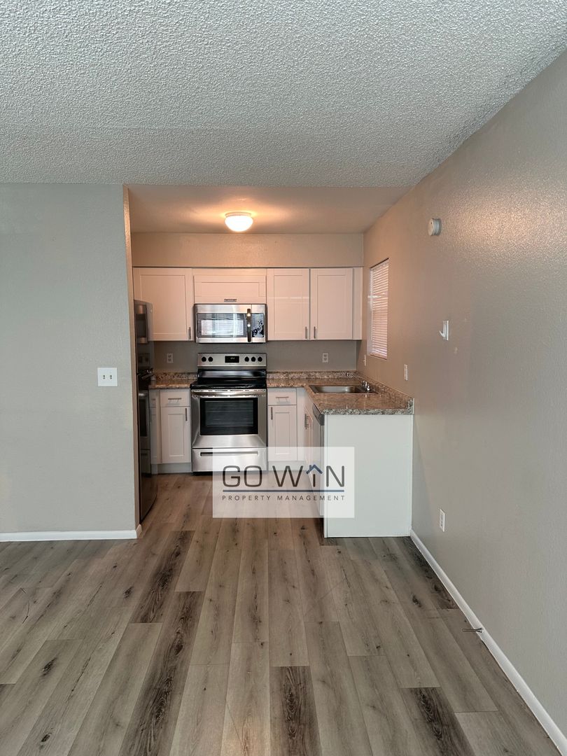 Mesa Apartment: 755 West 1st Avenue