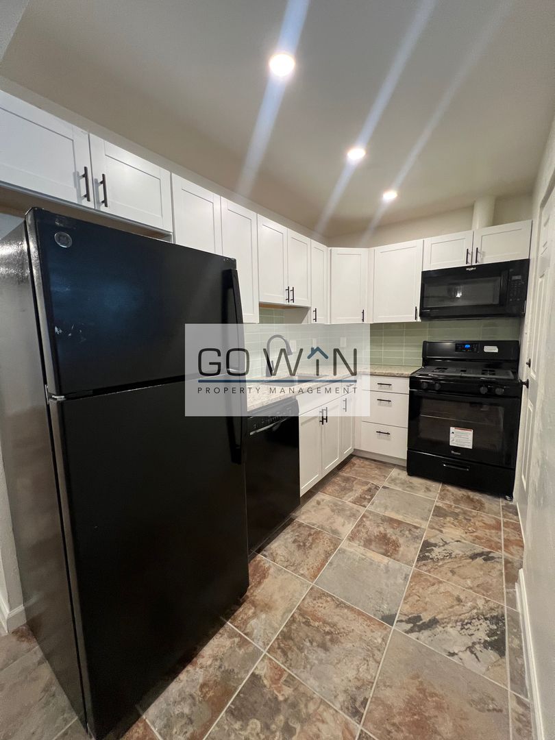 Phoenix Apartment: 1502 East Highland Avenue