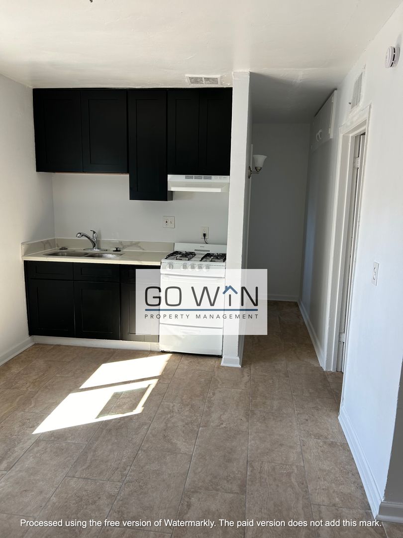 Phoenix Apartment: 2617 E Portland St