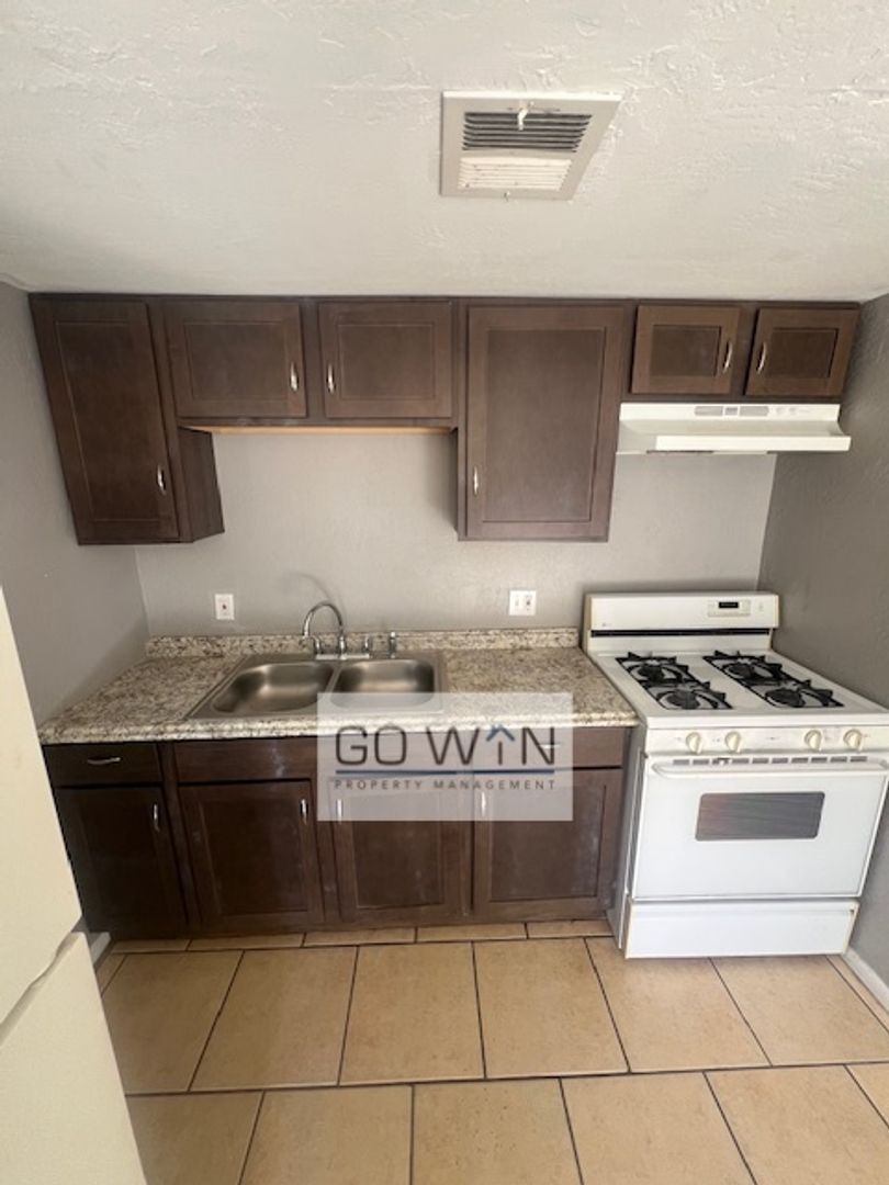 Phoenix Apartment: 1832 E Harvard St