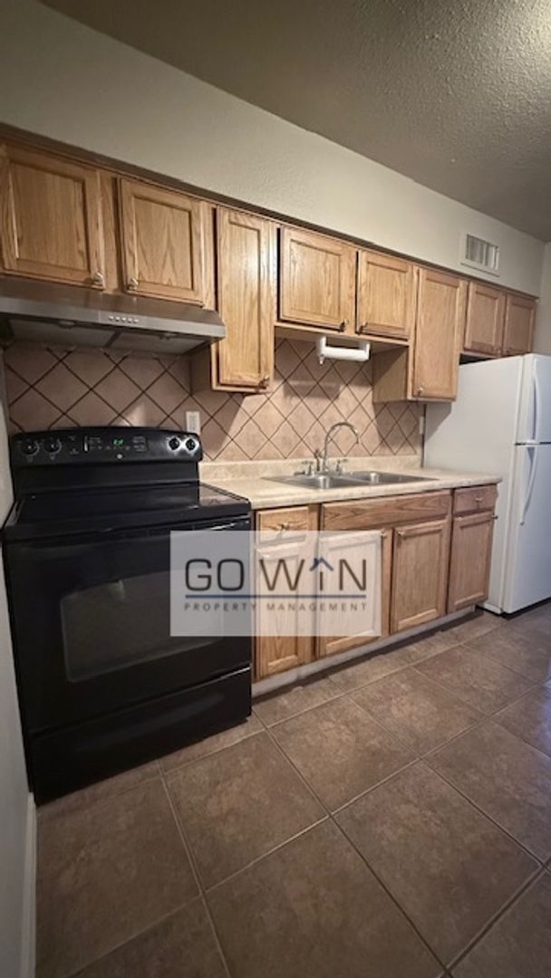 Glendale Apartment: 6637 W Myrtle Ave