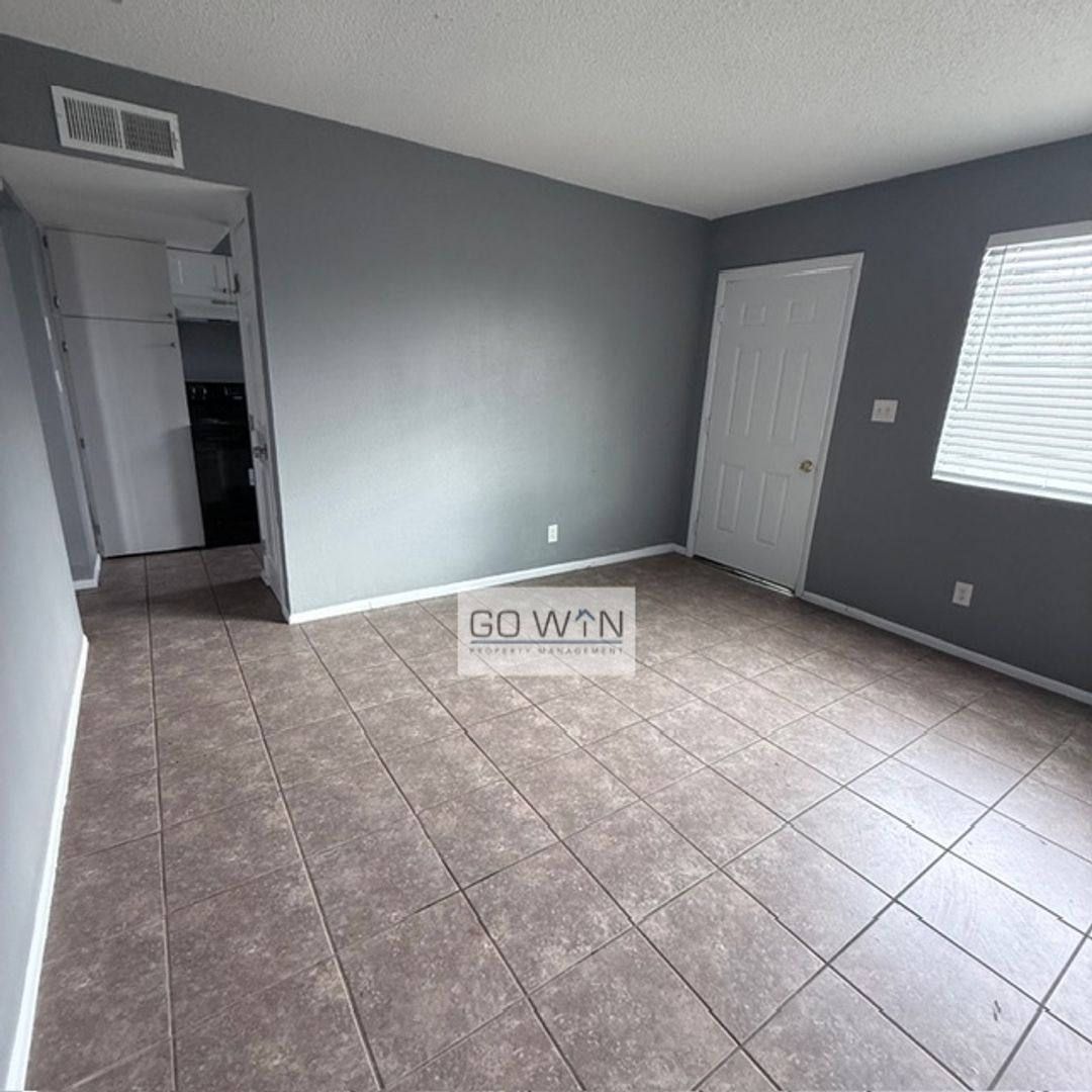 Mesa Apartment: 245 S Allen St