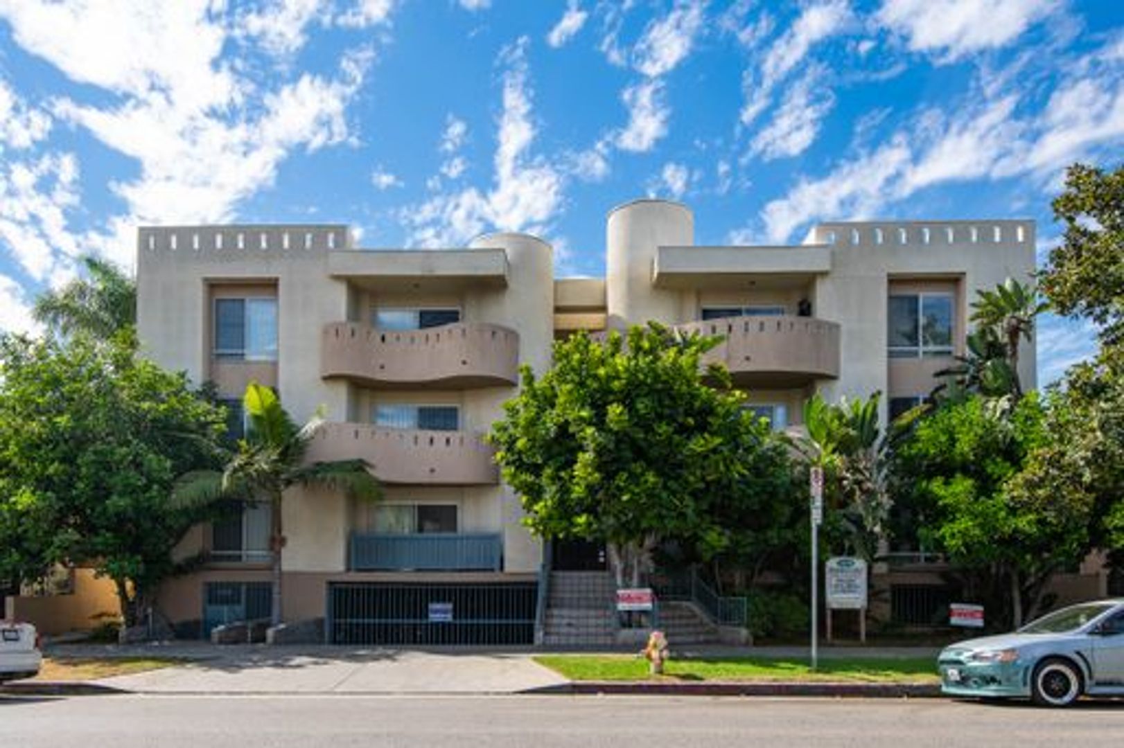 Los Angeles Apartment: 3839 Motor Ave.