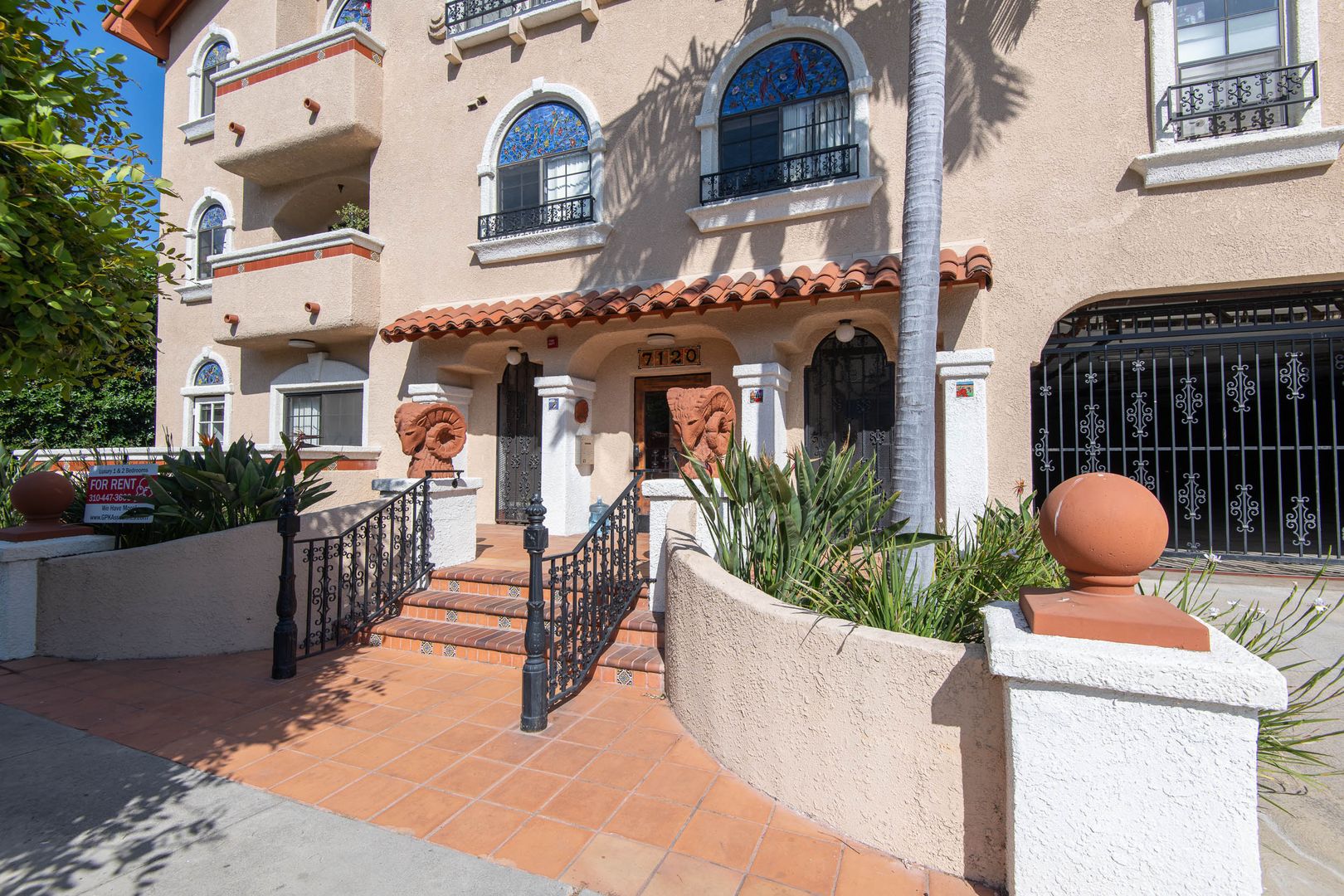 Los Angeles Apartment: 7120 Ramsgate Ave.