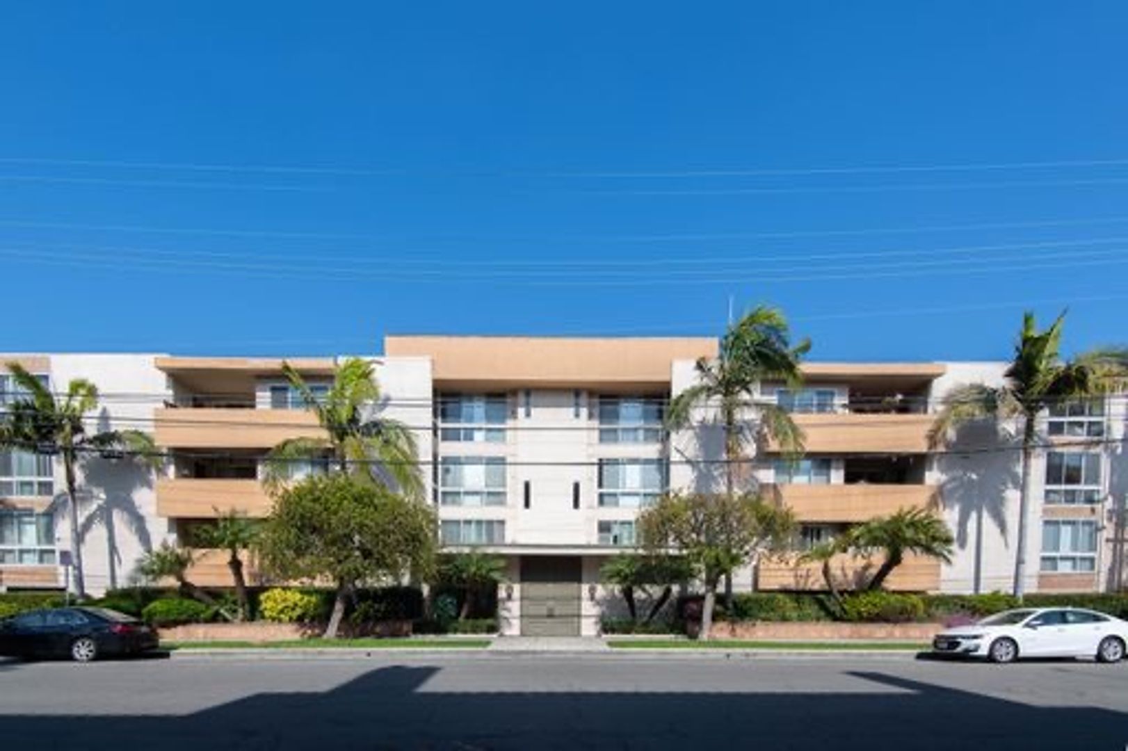 Playa Del Rey Apartment: 8225 Manitoba St.
