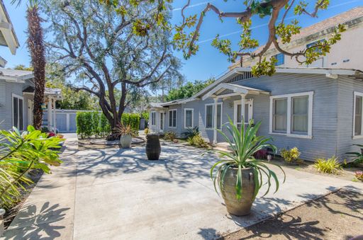 *$800 OFF 1ST MONTH* Glendale Top Floor 1 Bed 1 Bath with NEW S. S. Appliances, Laminate Flooring and Updates Throughout!! – photo 1