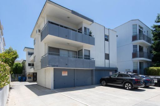 *$1,000 Off 1st Month* Recently Renovated Top Floor 2 Bd + 1.5 Bath with NEW Laminate Floors, NEW SS Appliances & Large Balcony! – photo 1