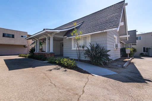 *$800 OFF 1ST MONTH* Glendale, Gorgeous Single Level 1 Bedroom 1 Bath: Laminate Flooring, Wall A/C and All Appliances Included. – photo 1