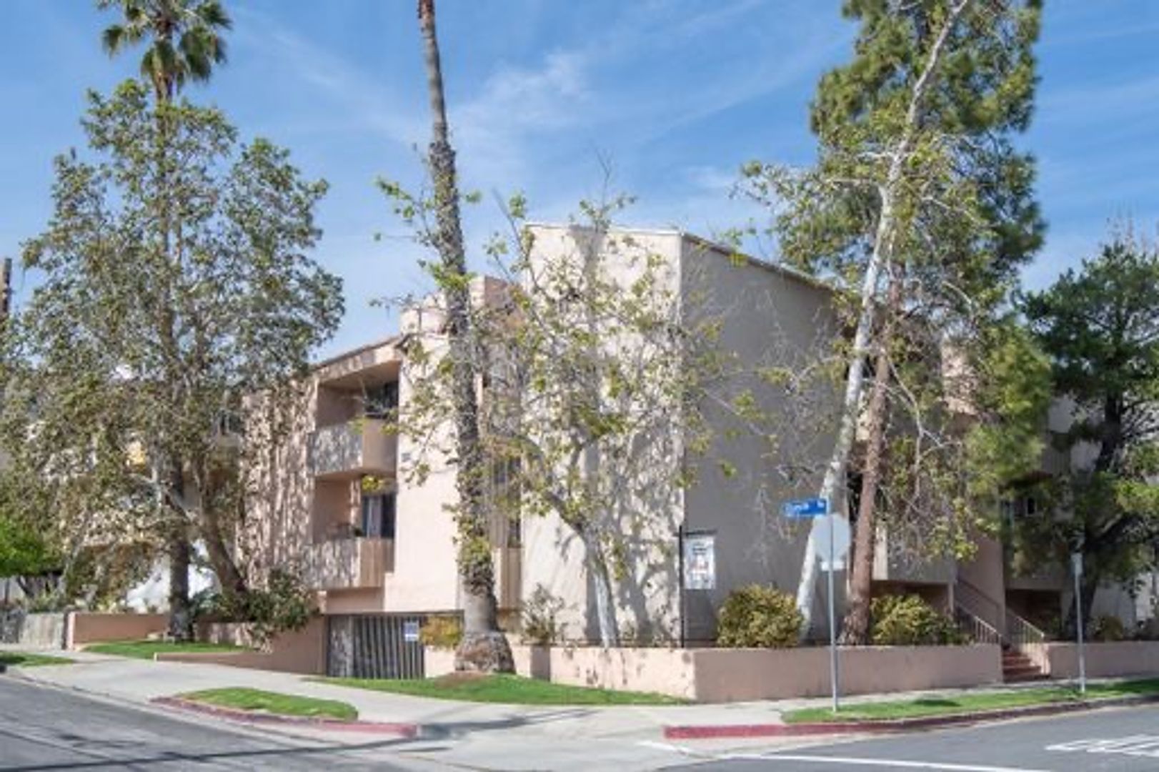 Los Angeles Apartment: 11757 Kiowa Ave.