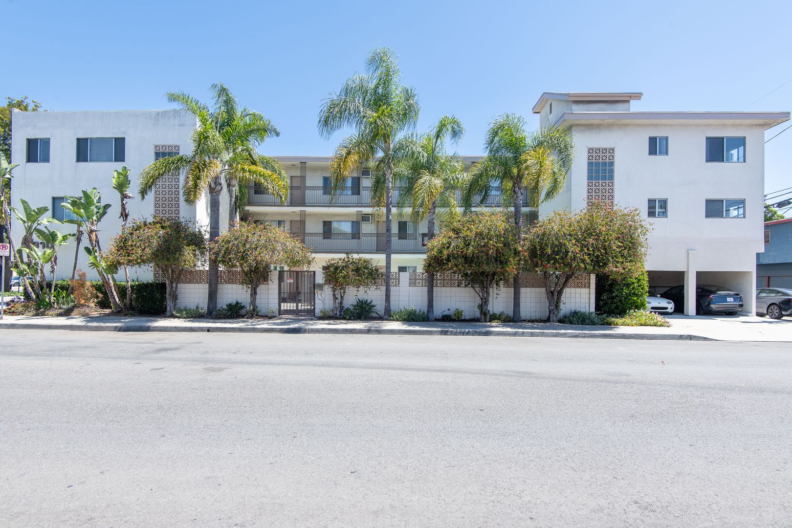 Los Angeles Apartment: 3810 Wade St.