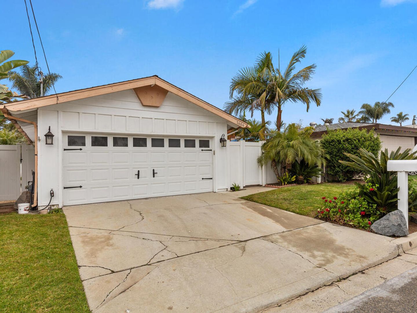 Oceanside House: 1604 Grandview St