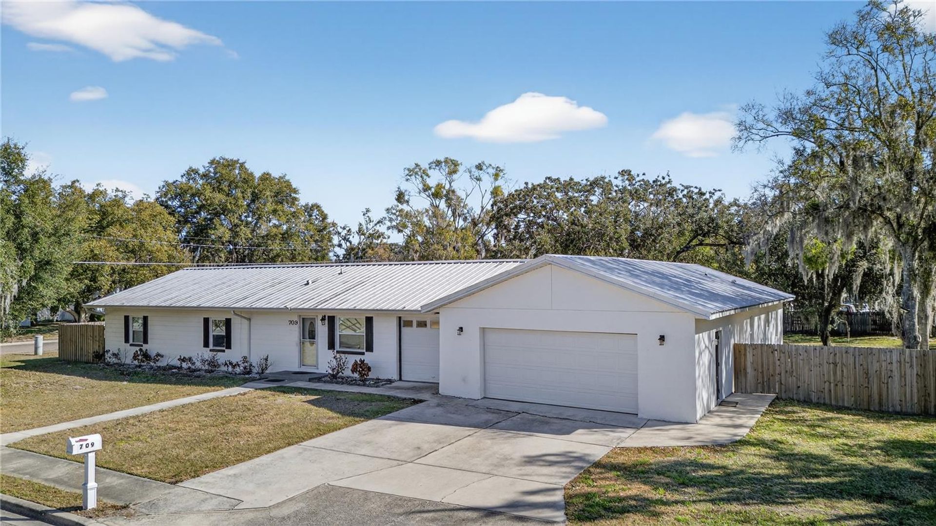 Kissimmee House: 709 S Dillingham Ave,