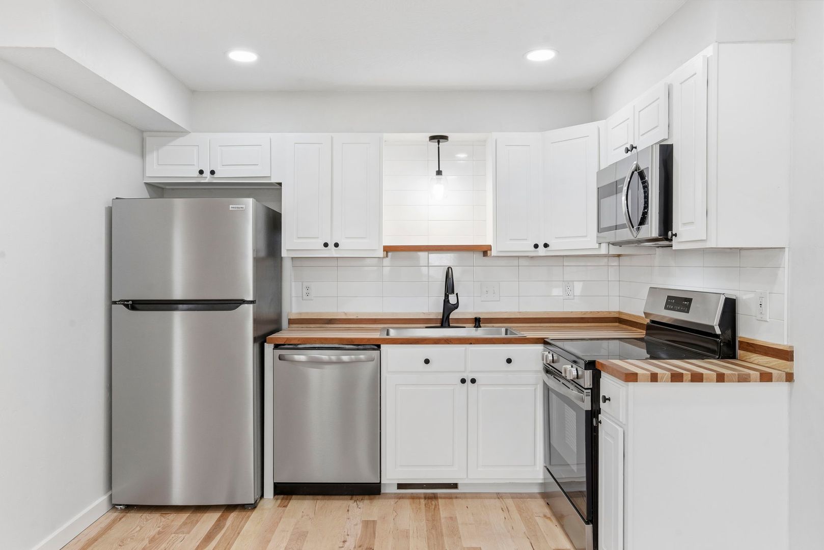 Springfield Apartment: 2831 E University