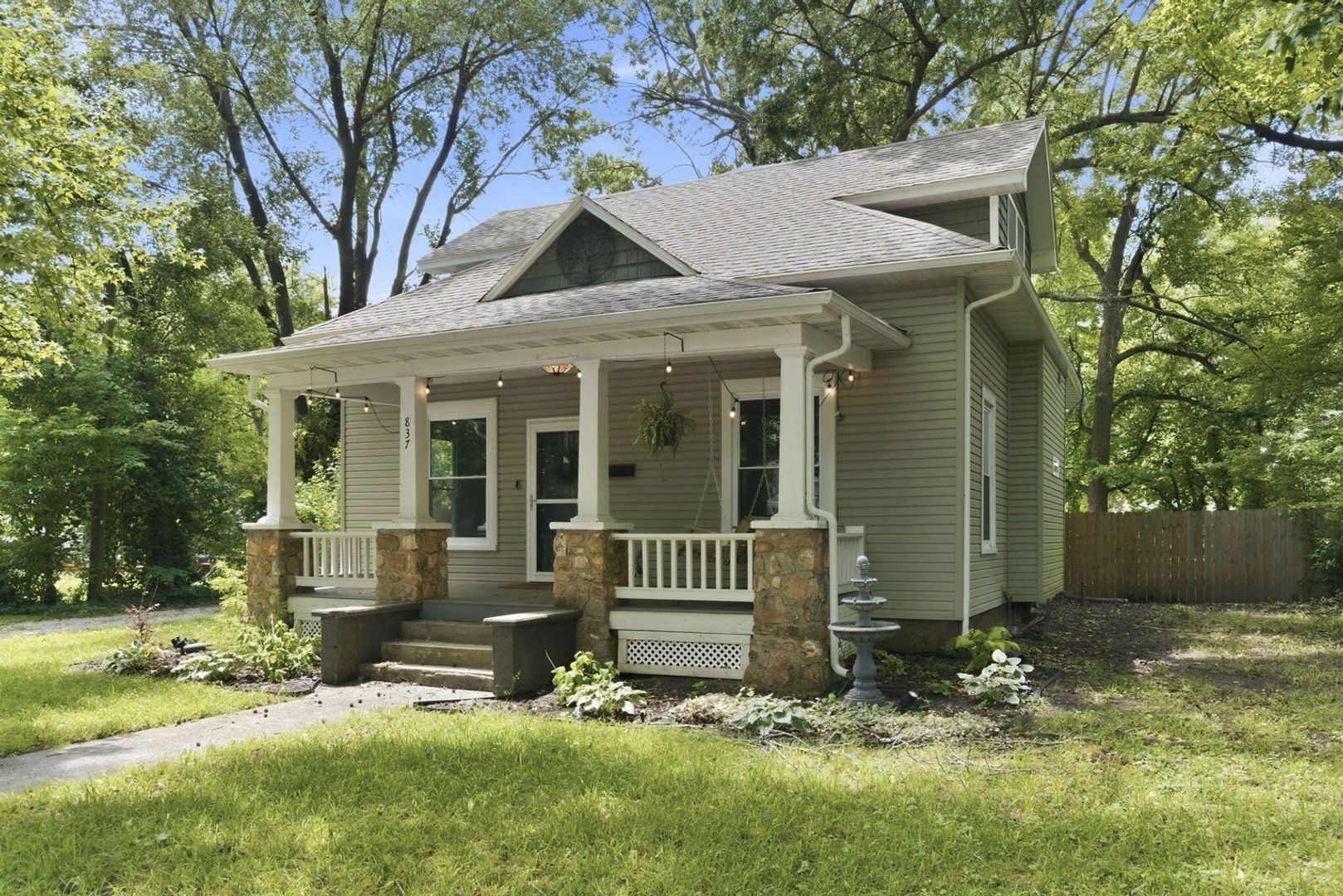 Springfield House: 837 South Kentwood ave