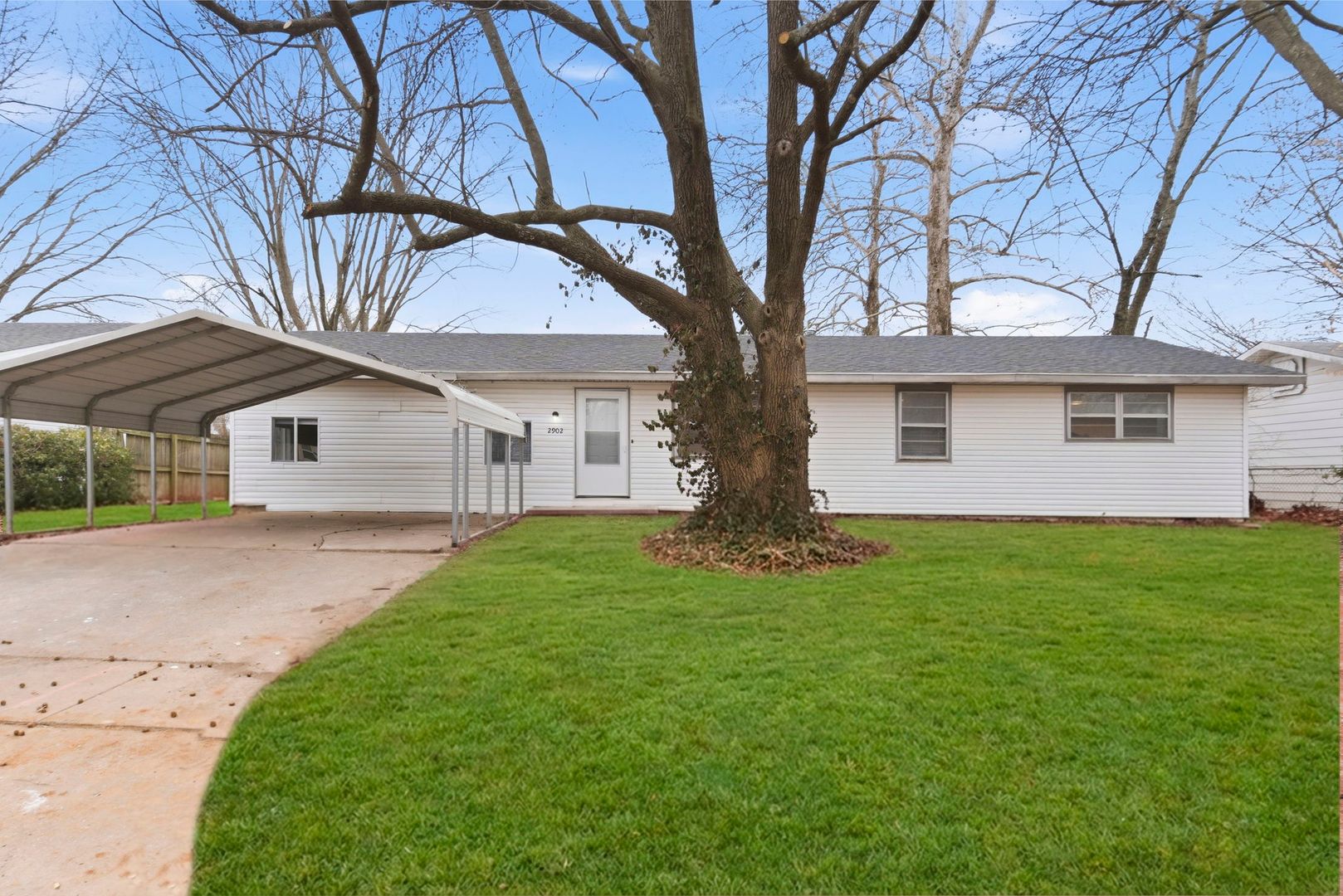 Springfield House: 2902 W Scott