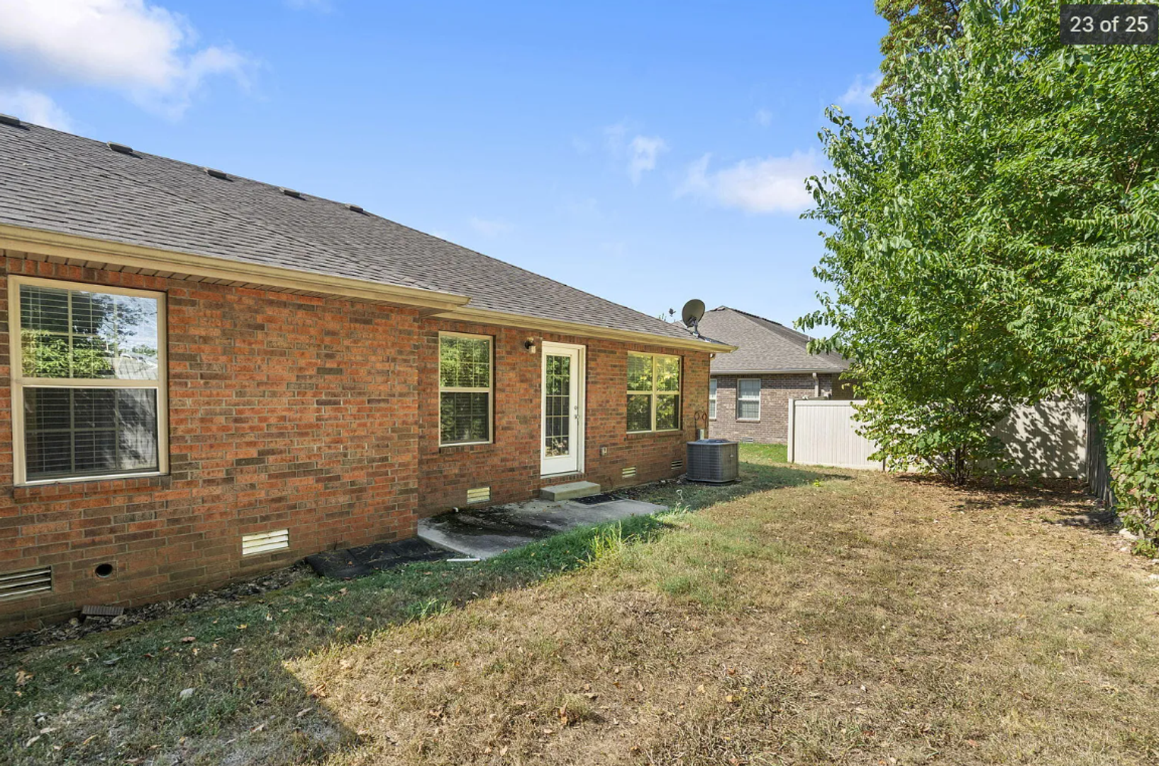 Ozark House: 2301 West Bridlewood Trail