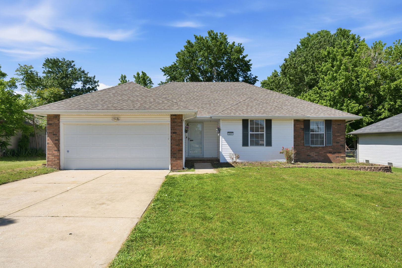 Nixa House: 657 Kings Carriage Rd