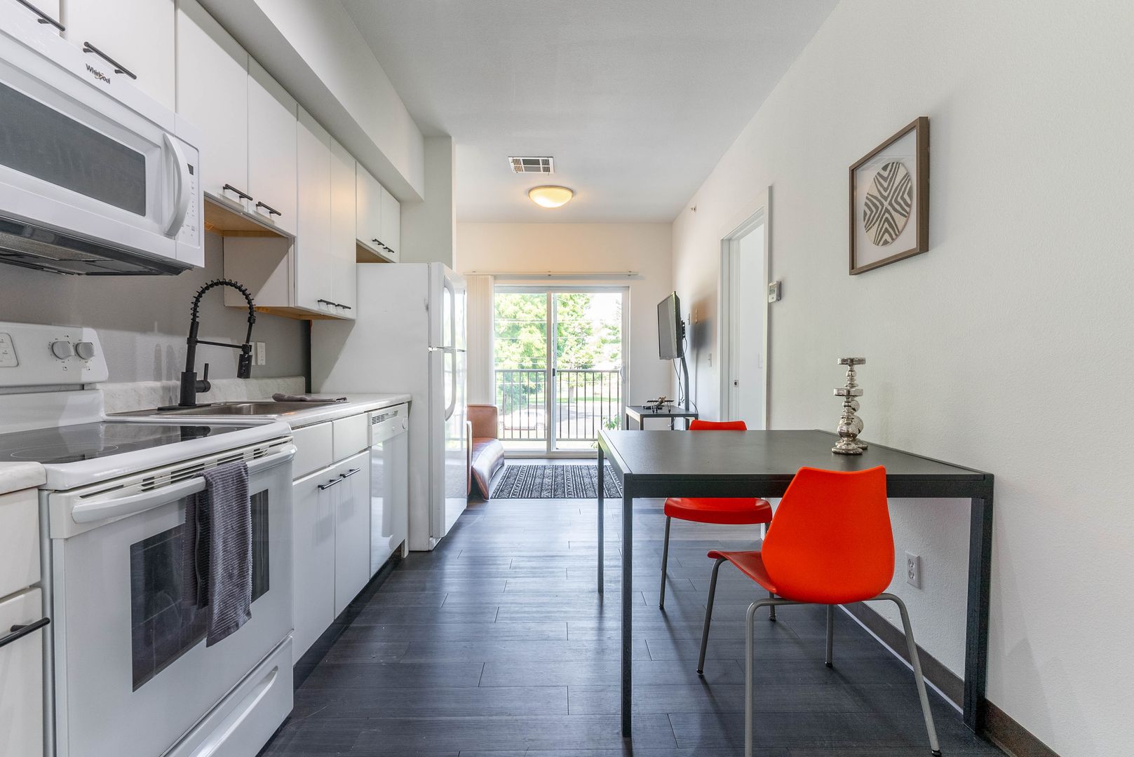 Springfield Apartment: 405 E Madison St