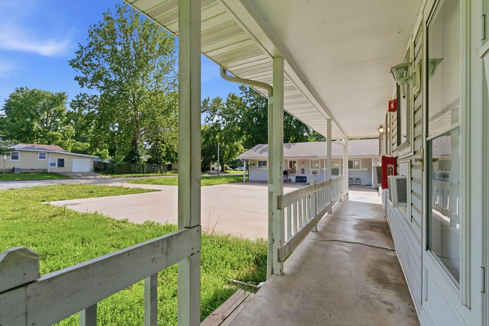 Springfield House: 1039 w Washita
