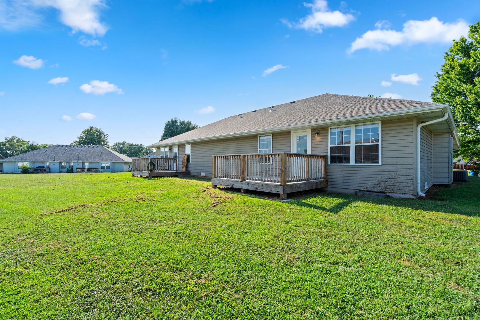 Nixa Apartment: 1278 Butterfield Dr.
