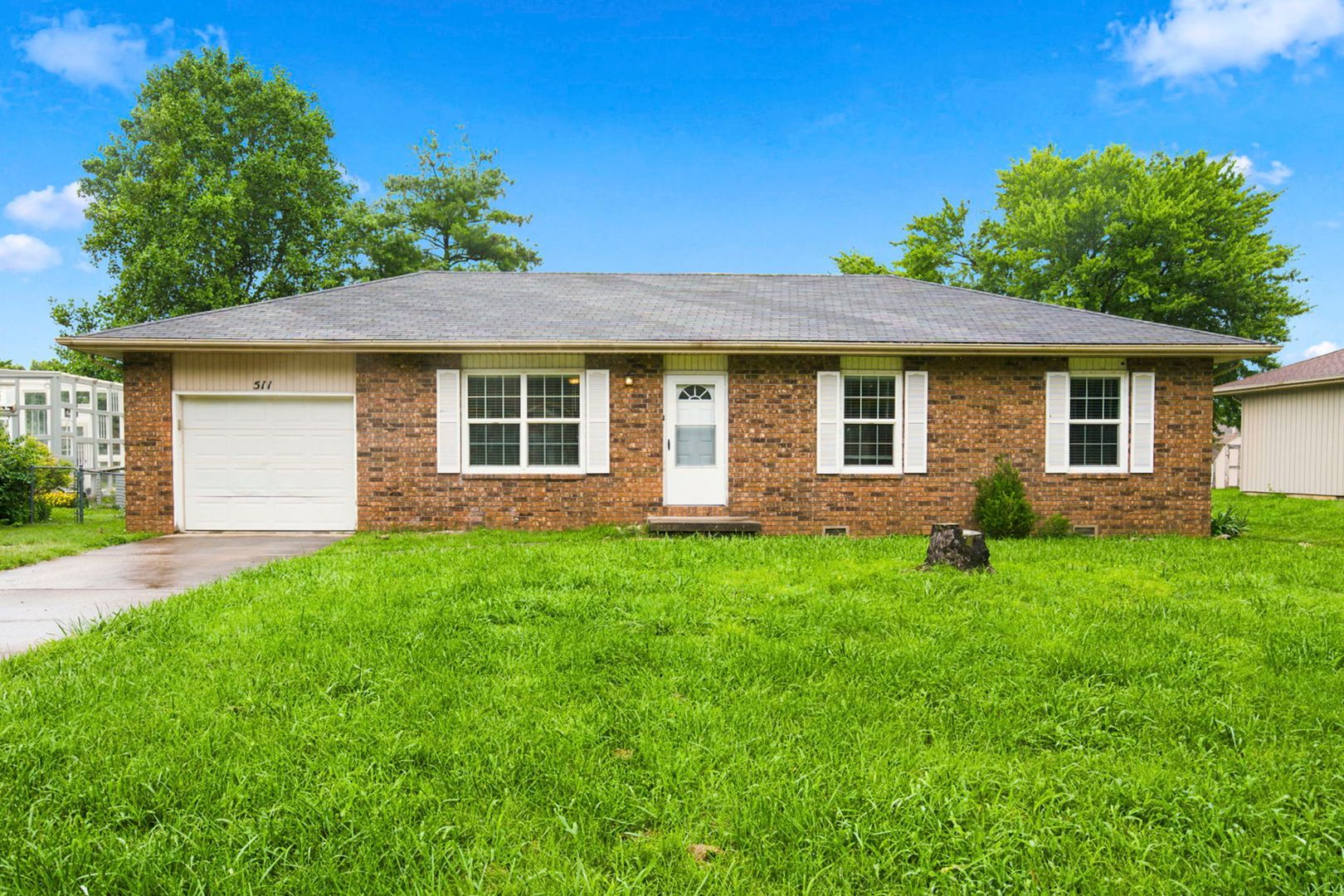 Springfield House: 511 E Dyann