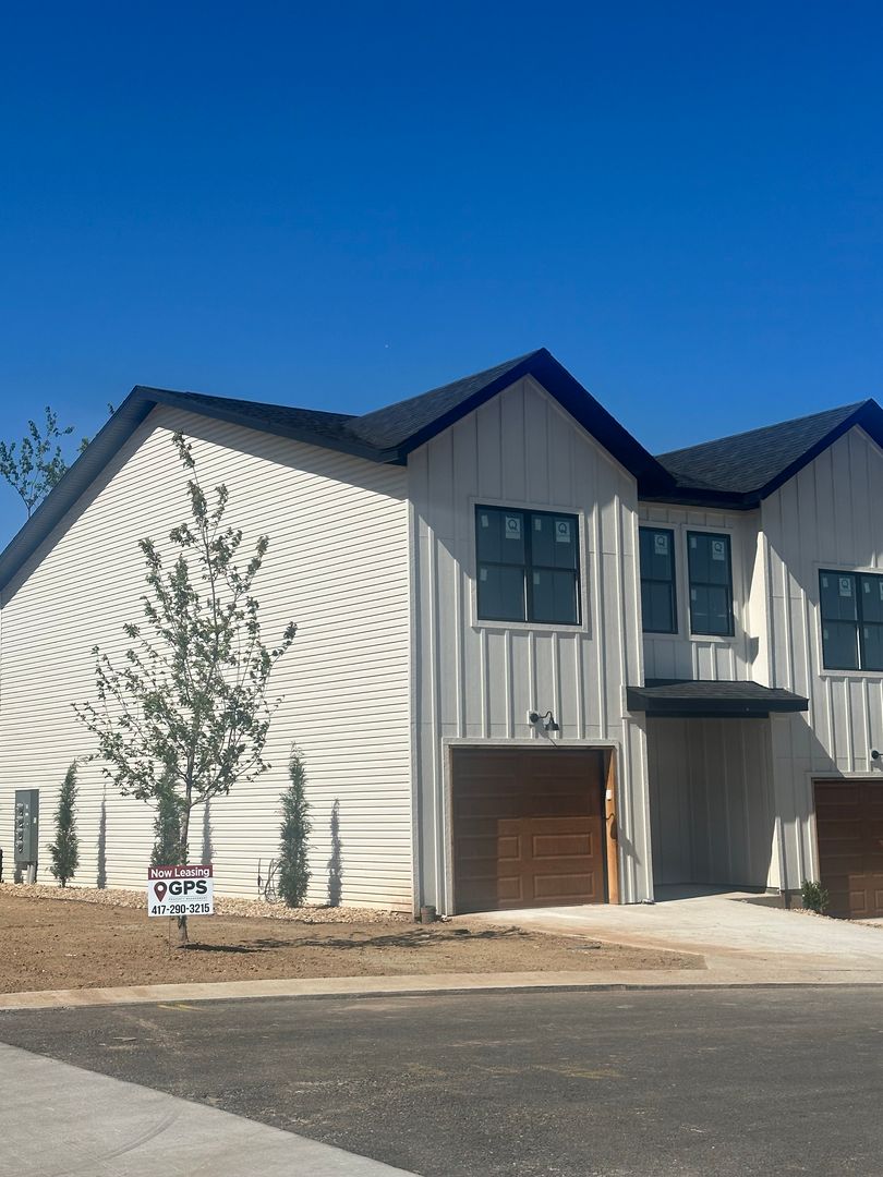 Ozark Apartment: 2191 W Parkview Ave