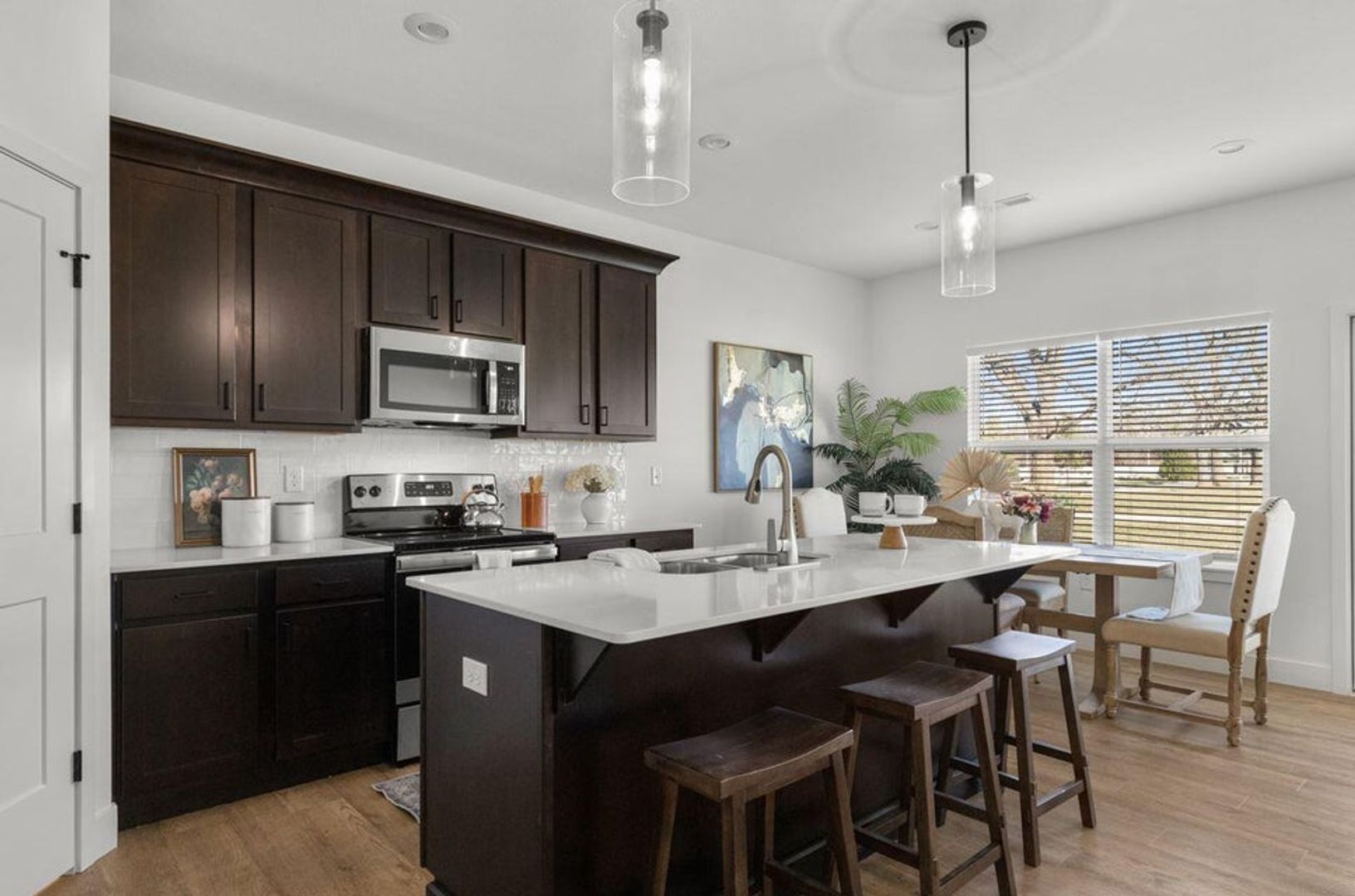 Springfield Apartment: 3804 S York Ave