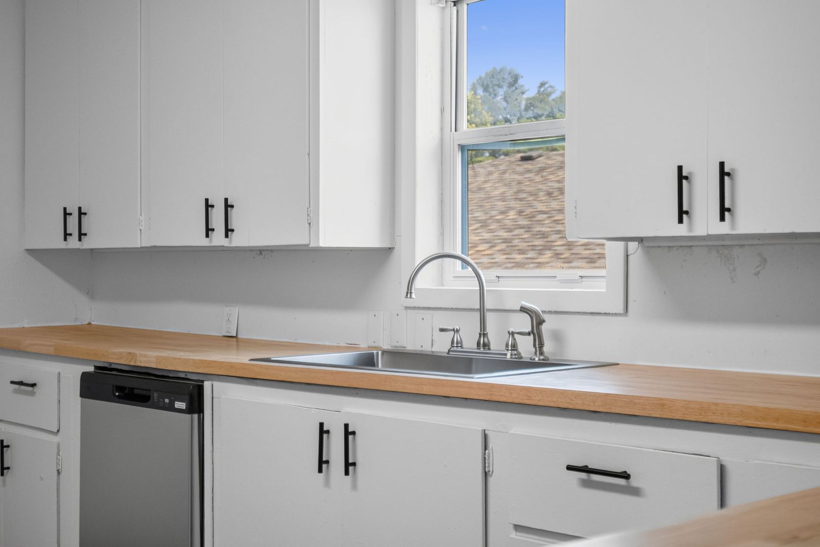 Springfield Apartment: 813 s Jefferson