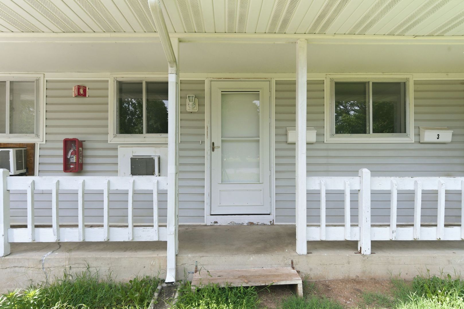 Springfield Apartment: 1017 w Washita