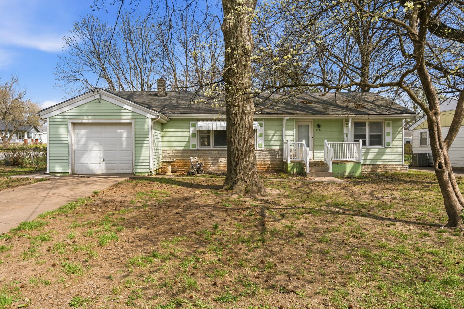 Springfield House: 1736 N Kentwood Ave