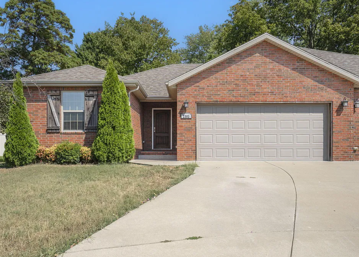 Ozark House: 2303 West Bridlewood Trail