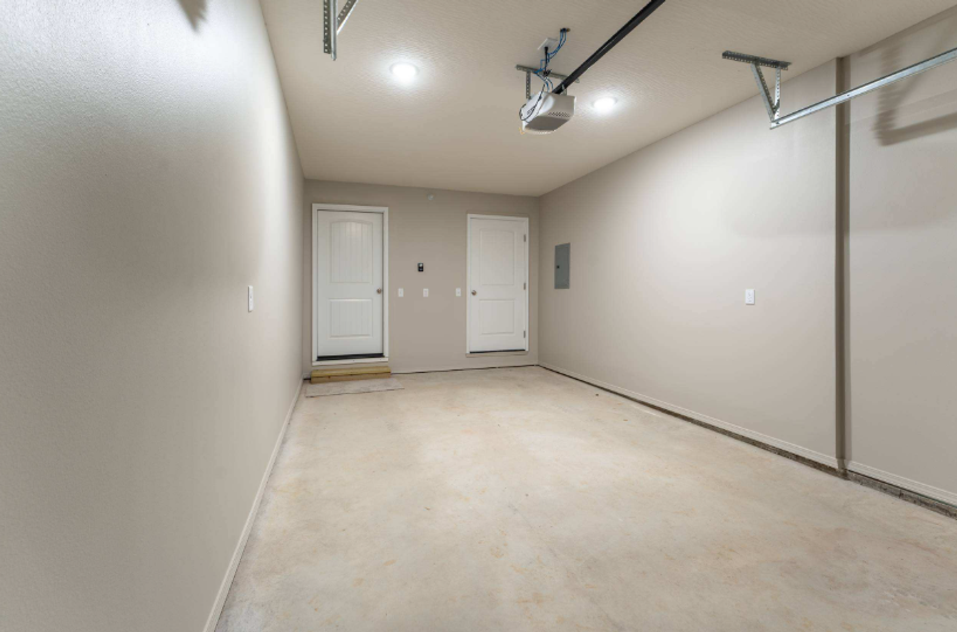 Republic Apartment: 1903 E Haley Street