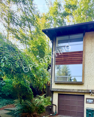 Townhome Near Downtown Edmonds- Yost Park – photo 1