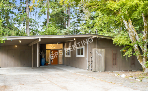 Beautiful 5 Beds, 3 Baths, home! – photo 1
