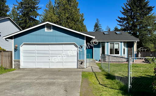Beautiful 3 Beds, 2 Baths, home! – photo 1