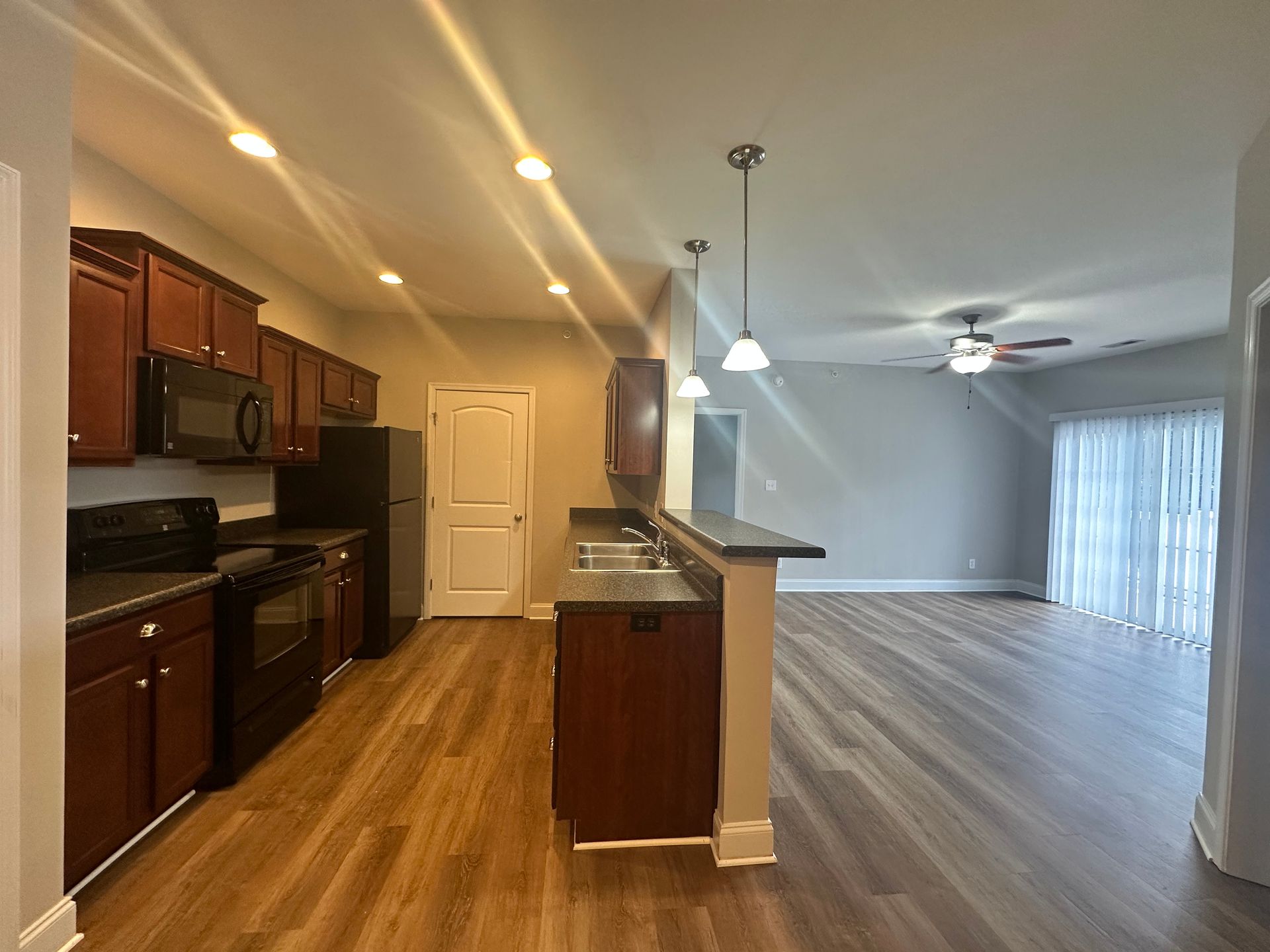 Forest Apartment: 1047 East Lawn Dr