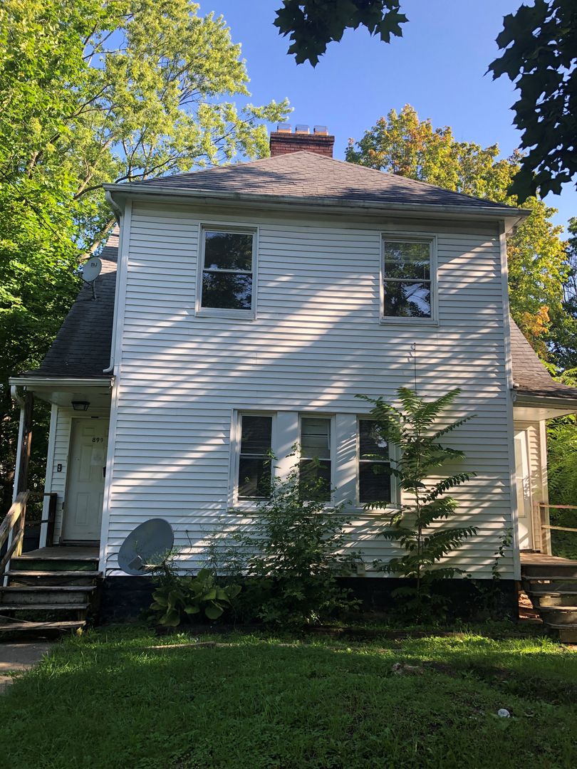 Akron Apartment: 897 Stadelman Ave