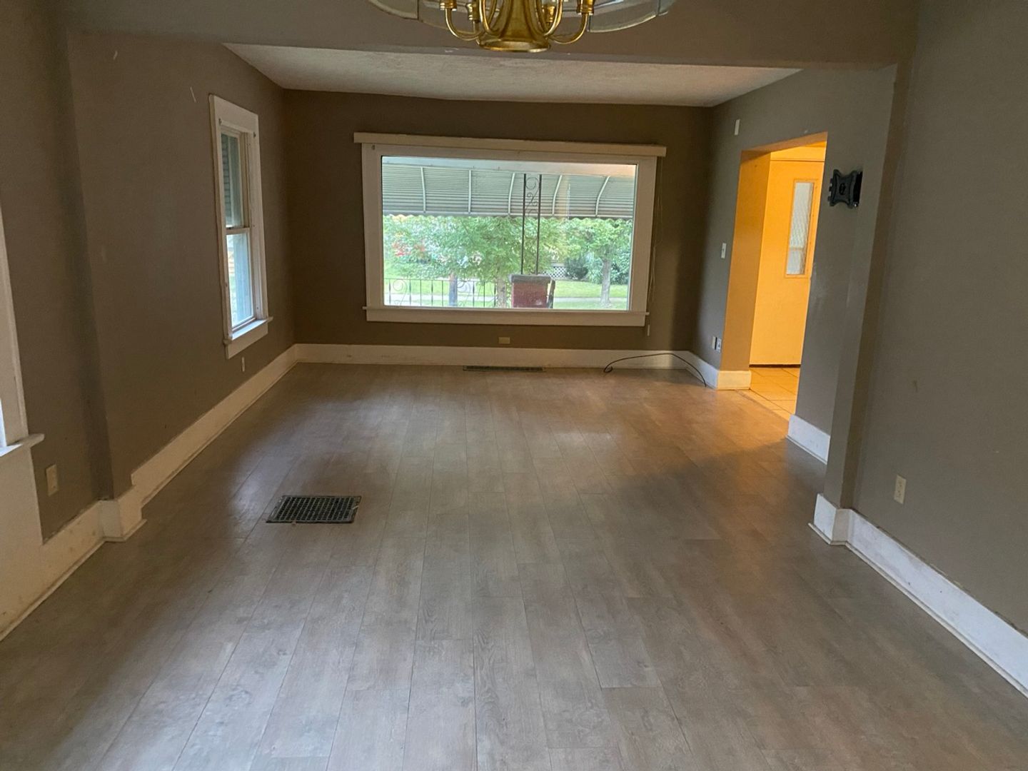 Akron House: 1055 Murray Ave