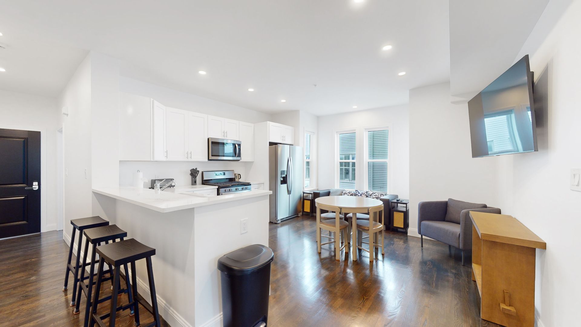 Waltham Apartment: 188 Ash Street