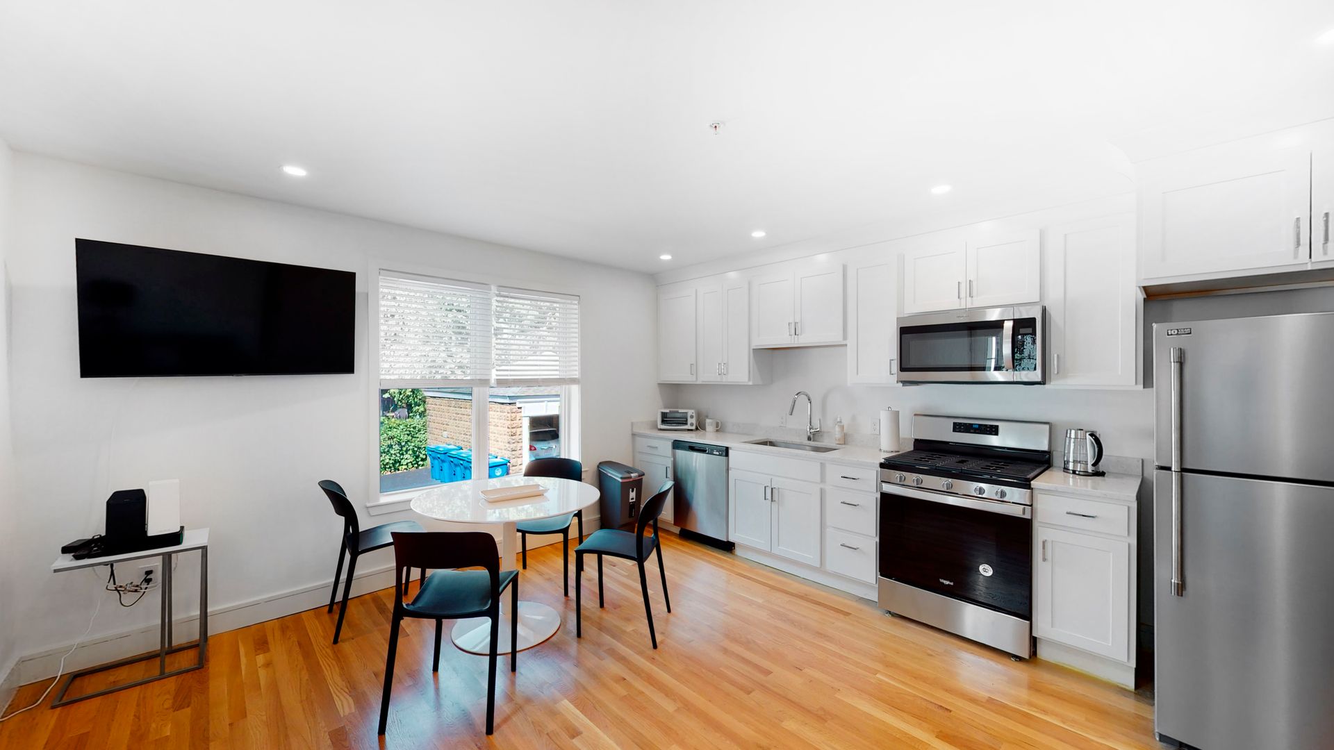 Waltham Apartment: 92 Brown Street