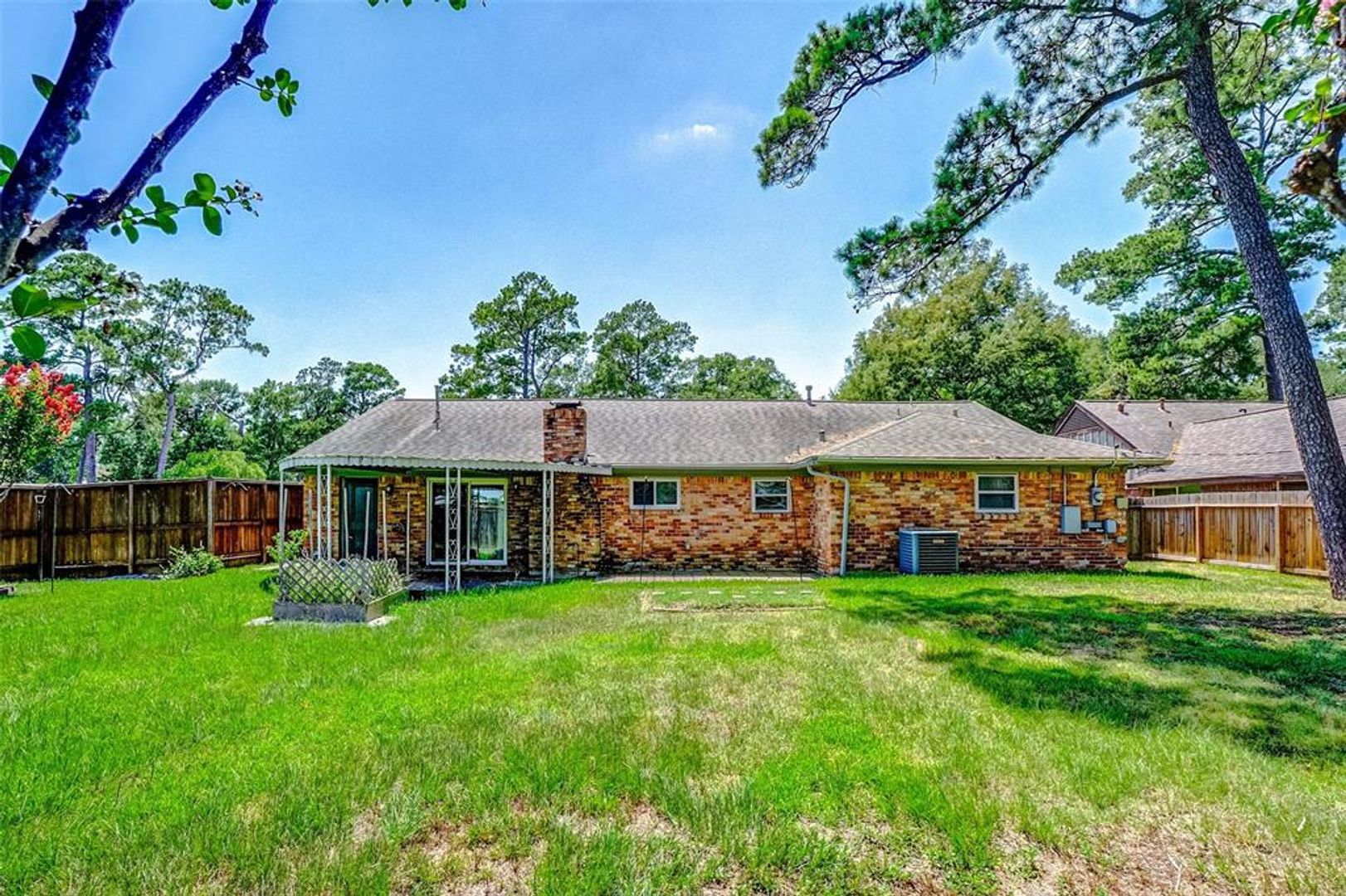 Houston House: 1202 Shadeland Drive